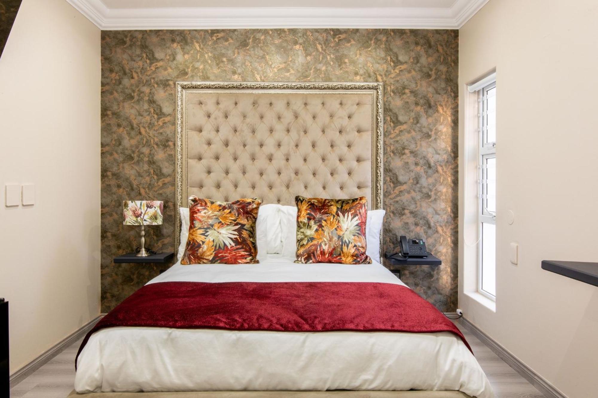Dolphin Bay Boutique And 3*